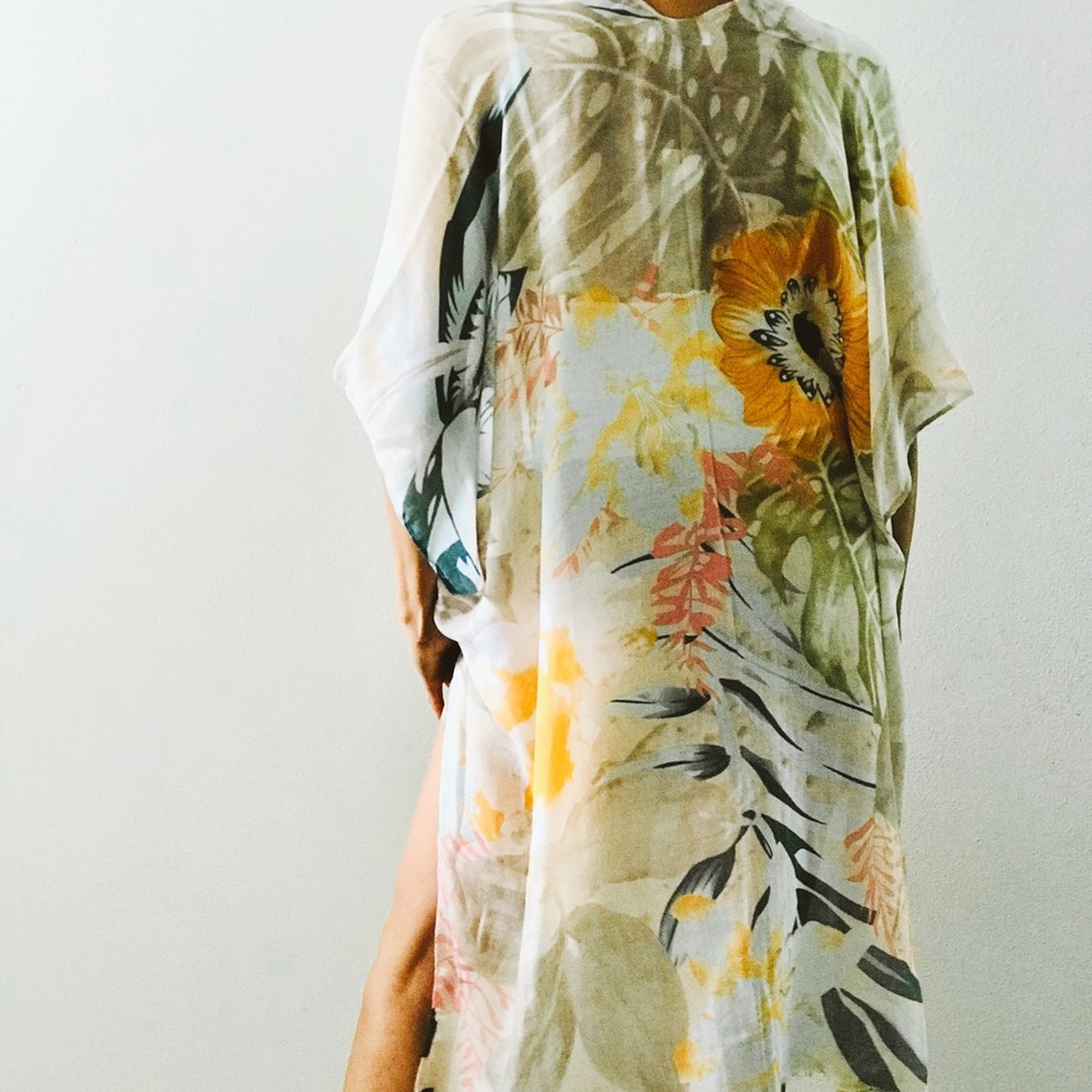 SOLD NWT Floral kimono One Size - Picture 3 of 5
